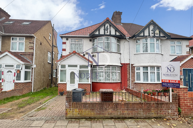Three Bedroom Semi-Detached House In Hounslow