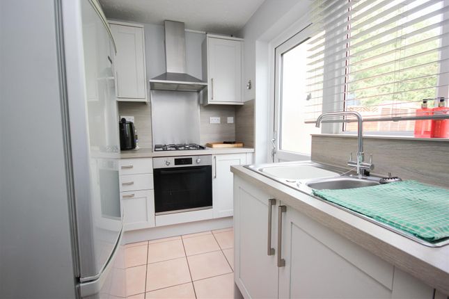 17, Dale Avenue, Wellingborough photo 3