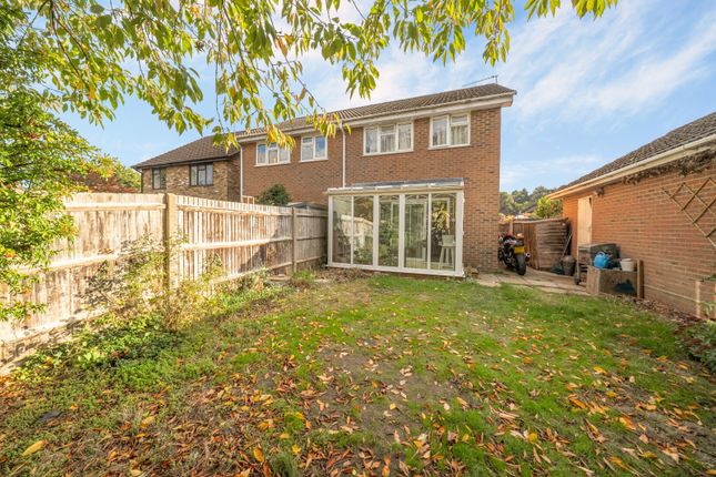 Miles Place, Surrey photo 4