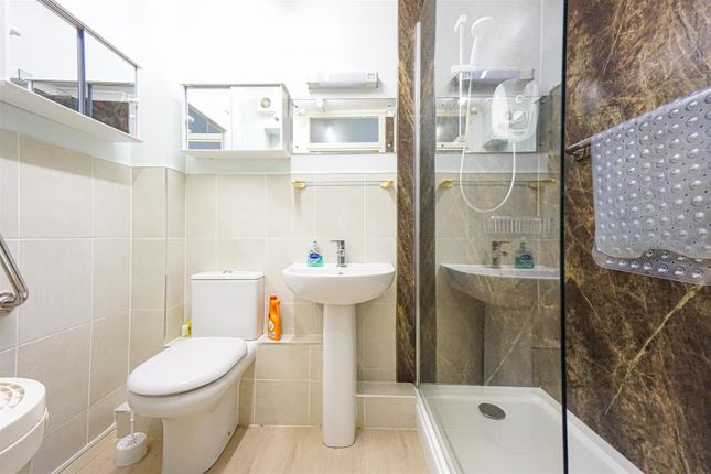 Flat for sale in Holmesdale Gardens, Hastings