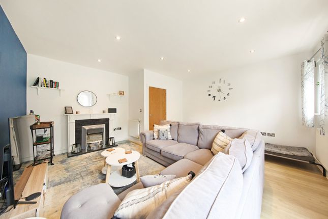 10, Garratt Close, Thornton Heath photo 4