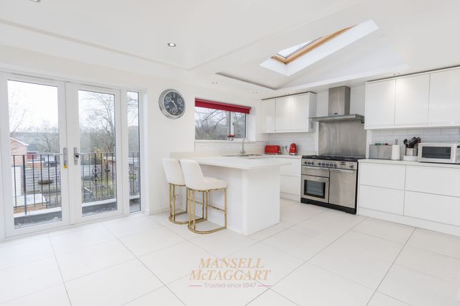 25 Chaucer Avenue, East Grinstead photo 2