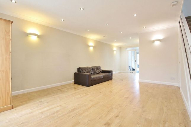 145 Spencer Road, Isleworth photo 2