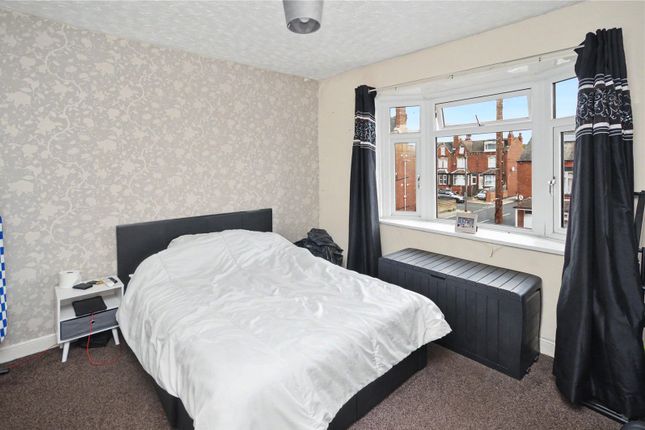 40, Cross Flatts Grove, West Yorkshire photo 4