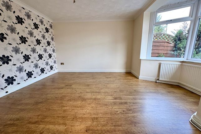 34, Copt Oak Road, Leicester photo 2