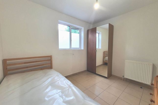 Room to rent in Cumberland Road, Reading