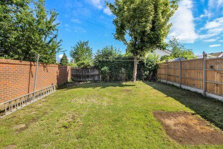 1, Saddlebrook Park, Surrey photo 4