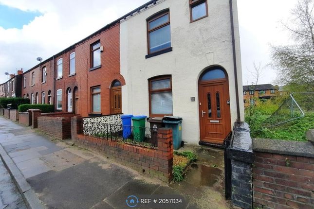Terraced house to rent in Oldham Road, Middleton, Manchester