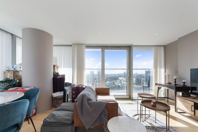 Thumbnail Flat to rent in Landmark East, Canary Wharf, London