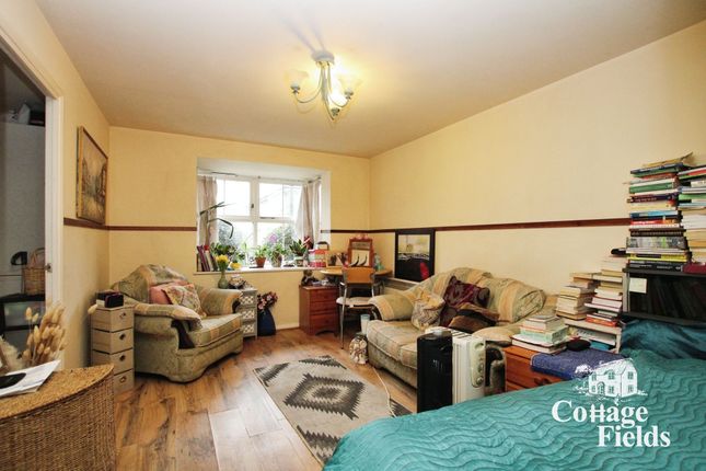 Flat 24, Maynard Court, Enfield photo 2
