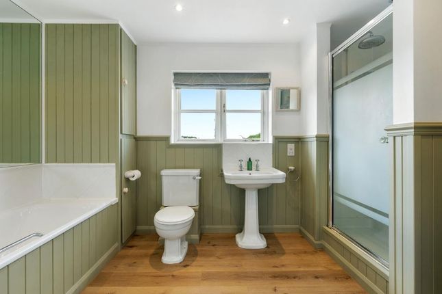 Family Bathroom/Bed 2 En-Suite