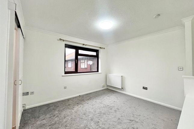 150, Avondale, Ash Vale photo 4