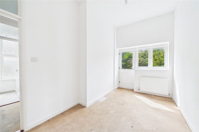 43,, Ramsden Road, London photo 4