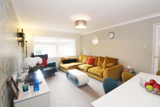 Flat to rent in Mulgrave Road, Sutton