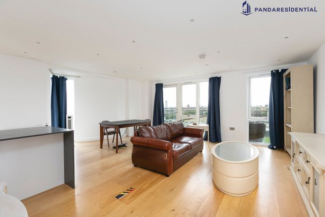 Thumbnail Flat to rent in 14 Turnberry Quay, London