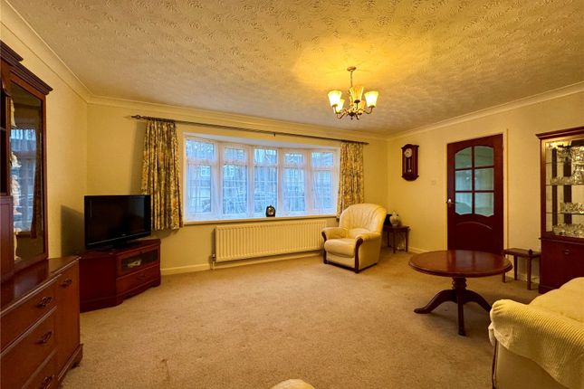 20, Larkshill Close, New Milton photo 4