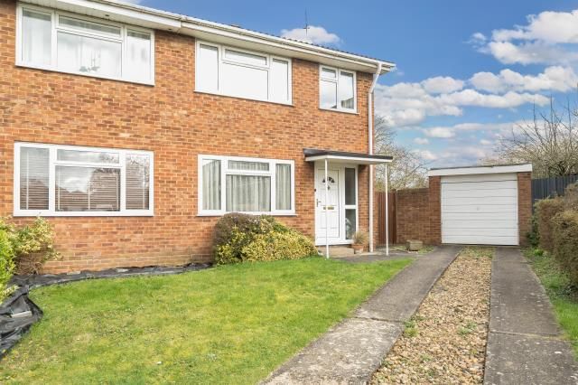 3-bed house on 2, Braden Close, Aylesbury, £390,000