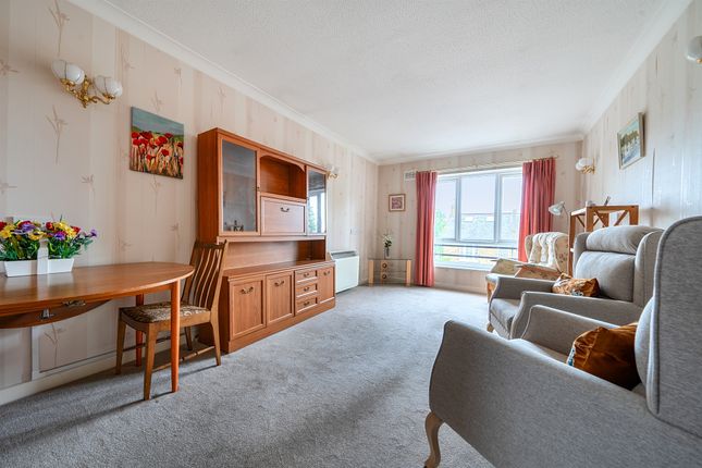 31, Borrowdale Court, Gordon Hill, Enfield photo 3