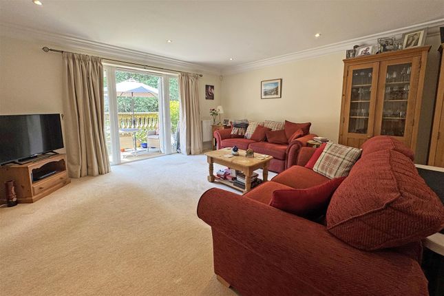 12, Franklin Court, Godalming photo 4