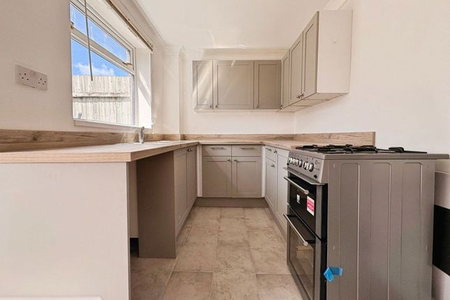 38, Cae Ffynnon, Bridgend photo 2