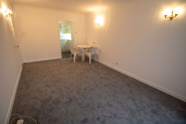 Apt 20 Rydal Court, Kingsbury Avenue, Bolton photo 4