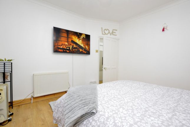 Flat for sale in Ling Road, Canning Town