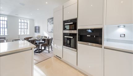 Flat to rent in Palace Wharf Apartments, Rainville Road, Fulham, London