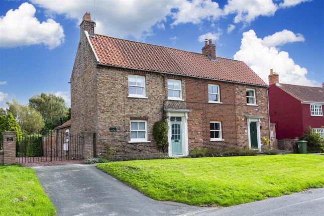 Thumbnail Cottage for sale in Chapel Street, Barmby Moor, York