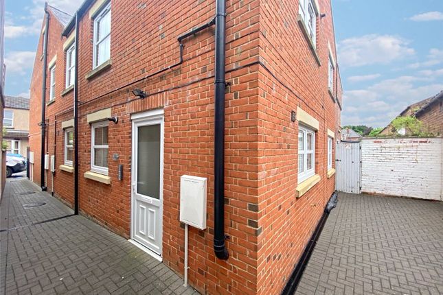 Thumbnail Flat for sale in Albion Terrace, Sleaford, Lincolnshire