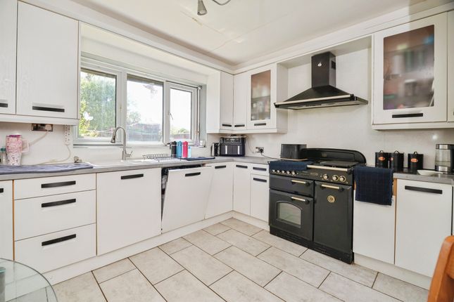 7, Lawnswood Road, Middlesbrough photo 2