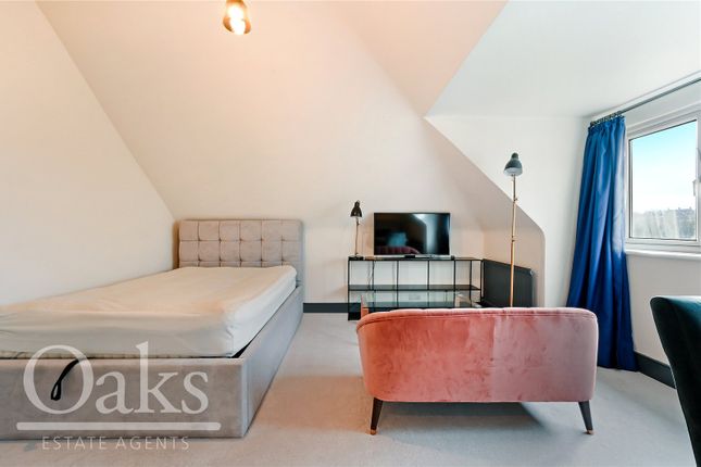 Flat for sale in Palace Road, London