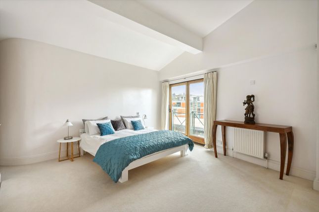 Flat for sale in Pelican Wharf, Wapping Wall, Wapping