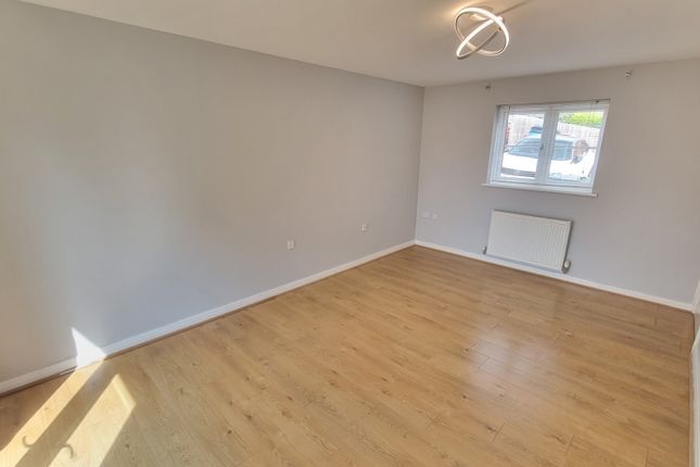 19, Becks Close, Leicester photo 4