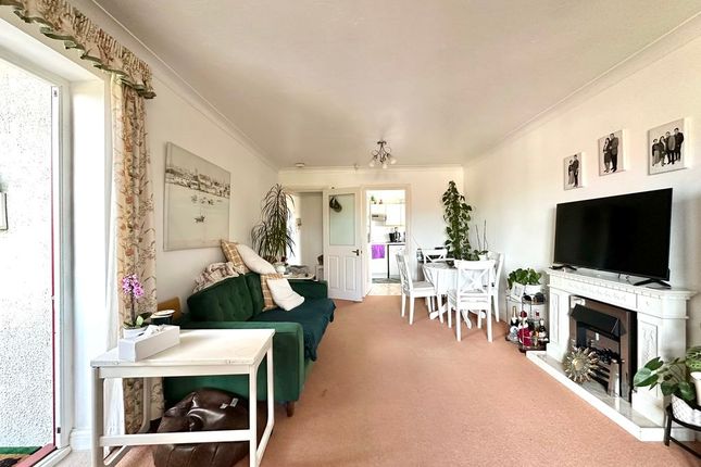 9 The Croft, 11 College Road, Epsom photo 3