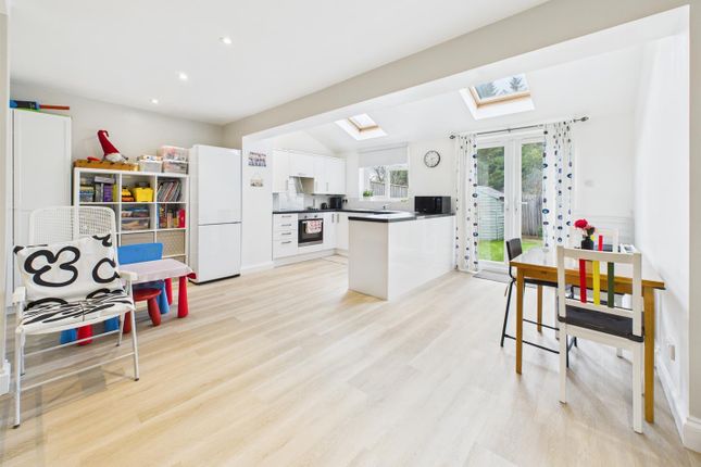 9, Royal Avenue, Calcot photo 2
