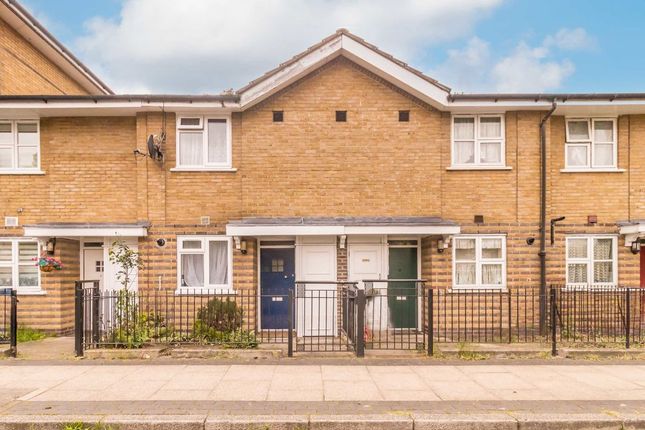 Terraced house to rent in Sumner Road, London