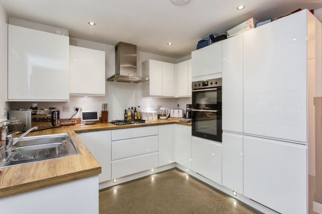 9, Bakersfield, Aspull, Wigan photo 3