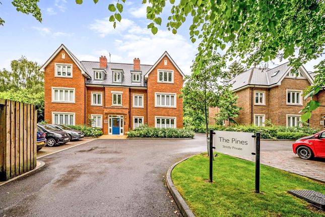 Thumbnail Flat for sale in Amersham Road, High Wycombe