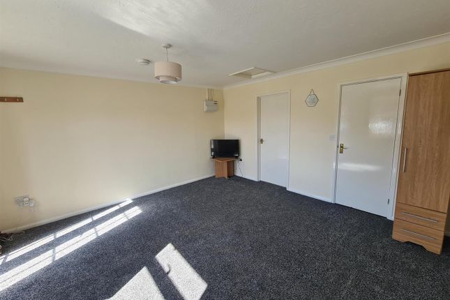42, Abbeyfields, Peterborough photo 3