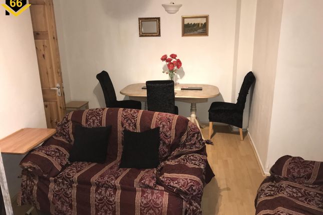 32, Cherrydown West, Basildon photo 4