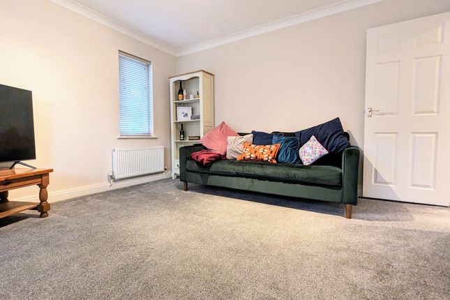 Flat for sale in West End Avenue, Harrogate, North Yorkshire