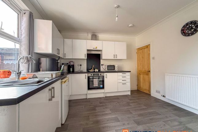 2 Currie Road, Newark photo 2