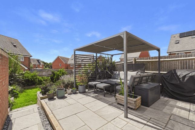 9 Shaw Vale, Bursledon, Southampton photo 4