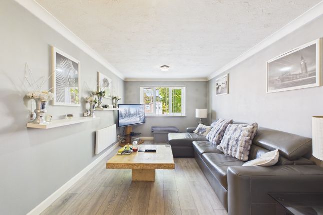 Flat 4, Hunters Lodge, Sidcup photo 4