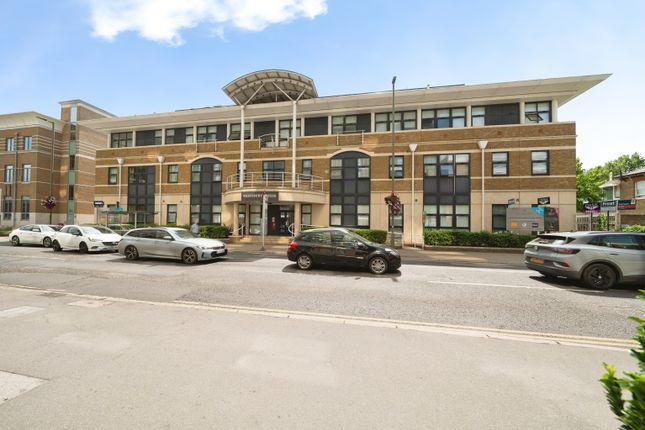 Flat 2/Wraysbury House, 4 London Road, Staines-upon-Thames photo 4
