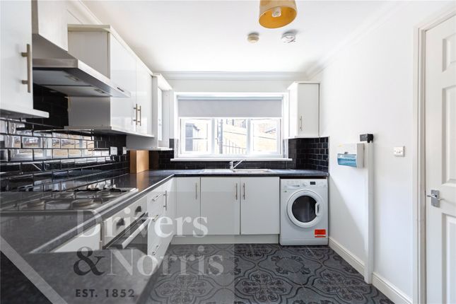 2-bed bungalow on 1D, Tancred Road, Finsbury Park, £2,250/mo