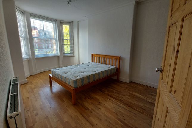 5, Lincoln House, Asteys Row, Islington photo 4