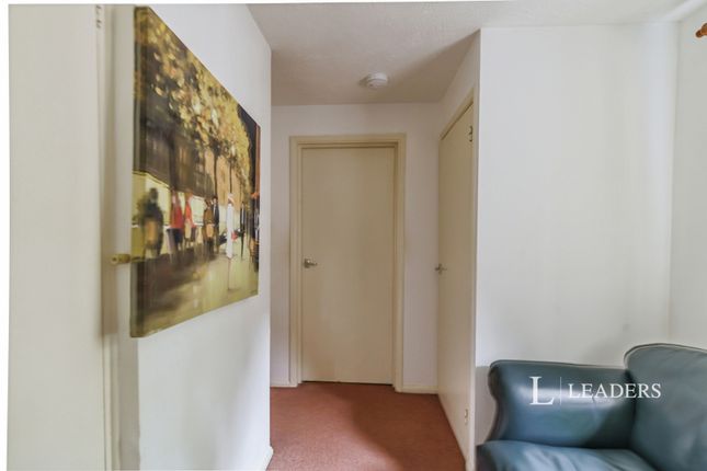 45, The Weald, East Grinstead photo 4