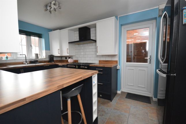 Detached house for sale in Broadoaks Crescent, Braintree