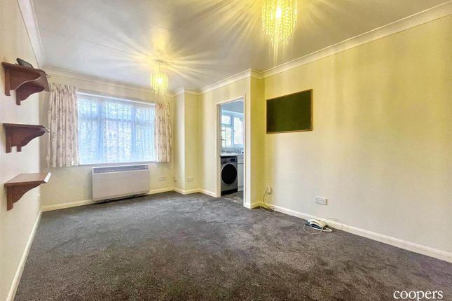 122, Gainsborough Road, Hayes photo 2